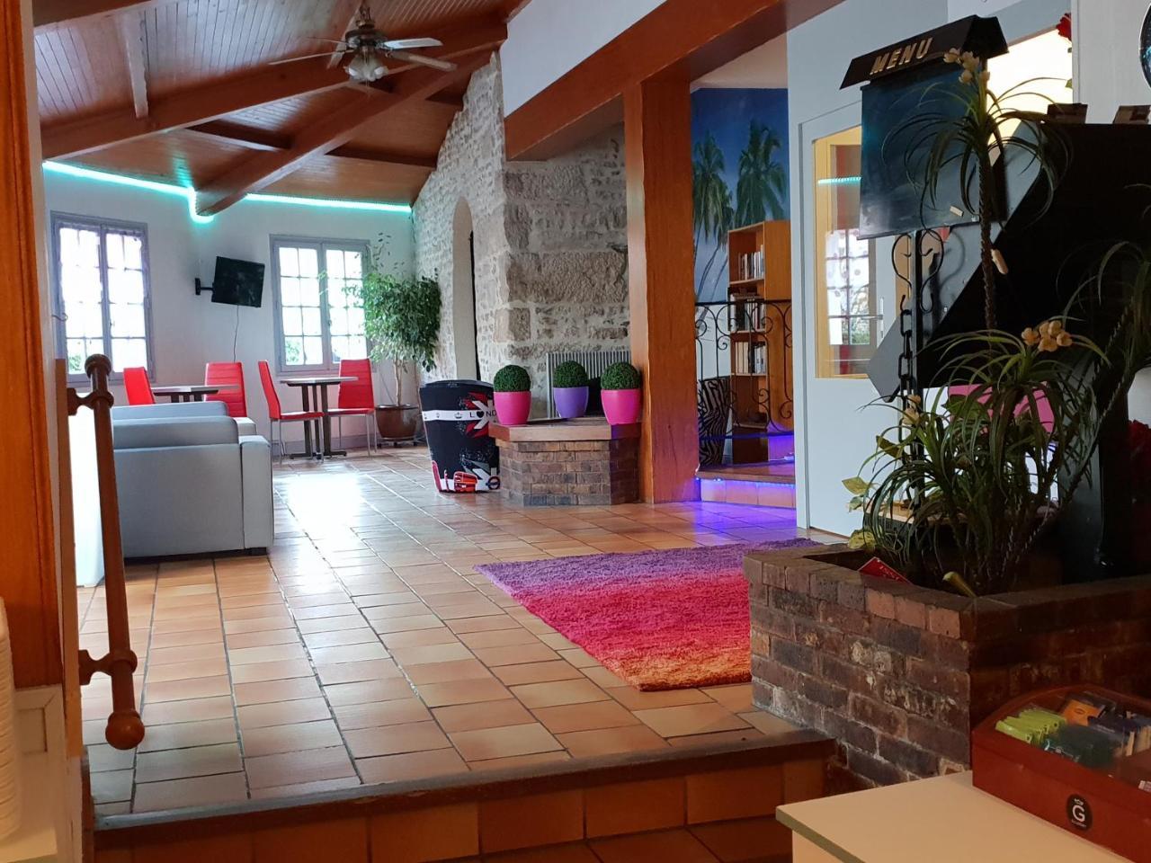 Hotel Le Cheval Blanc Saint-Maixent-lʼÉcole Zewnętrze zdjęcie